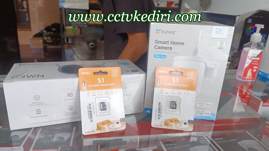 <p>Kamera CCTV dengan merk Ezviz kini sudah sangat banyak sekali yang menggunakannya untuk di jadikan sebagai alat keamanan selama sehari semalam karena alat ini juga dapat bekerja dengan sendirinya tanpa bantuan petugas, kamera juga dapat menghasilkan rekaman secara detail dan hasil rekaman tidak dapat di rekayasa oleh manusia, kamera ezviz 4Mp.</p>